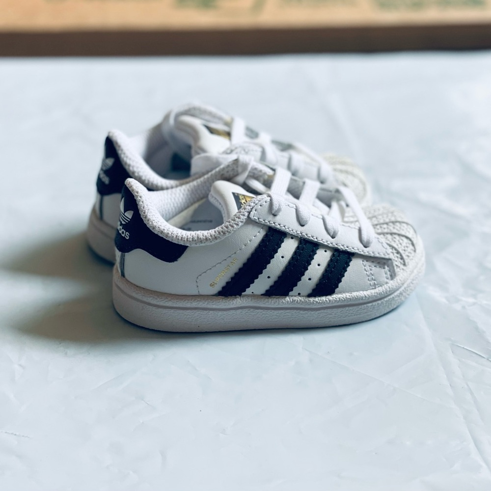 Superstar I infants white with black new in original box
